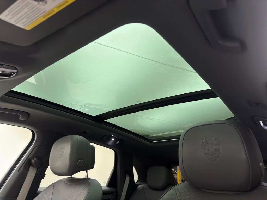 Used 2023 Porsche Cayenne Platinum Edition image 11