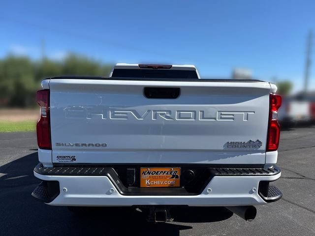 Used 2023 Chevrolet Silverado 2500 High Country w/ Z71 Off-Road Package AWD/4WD image 4