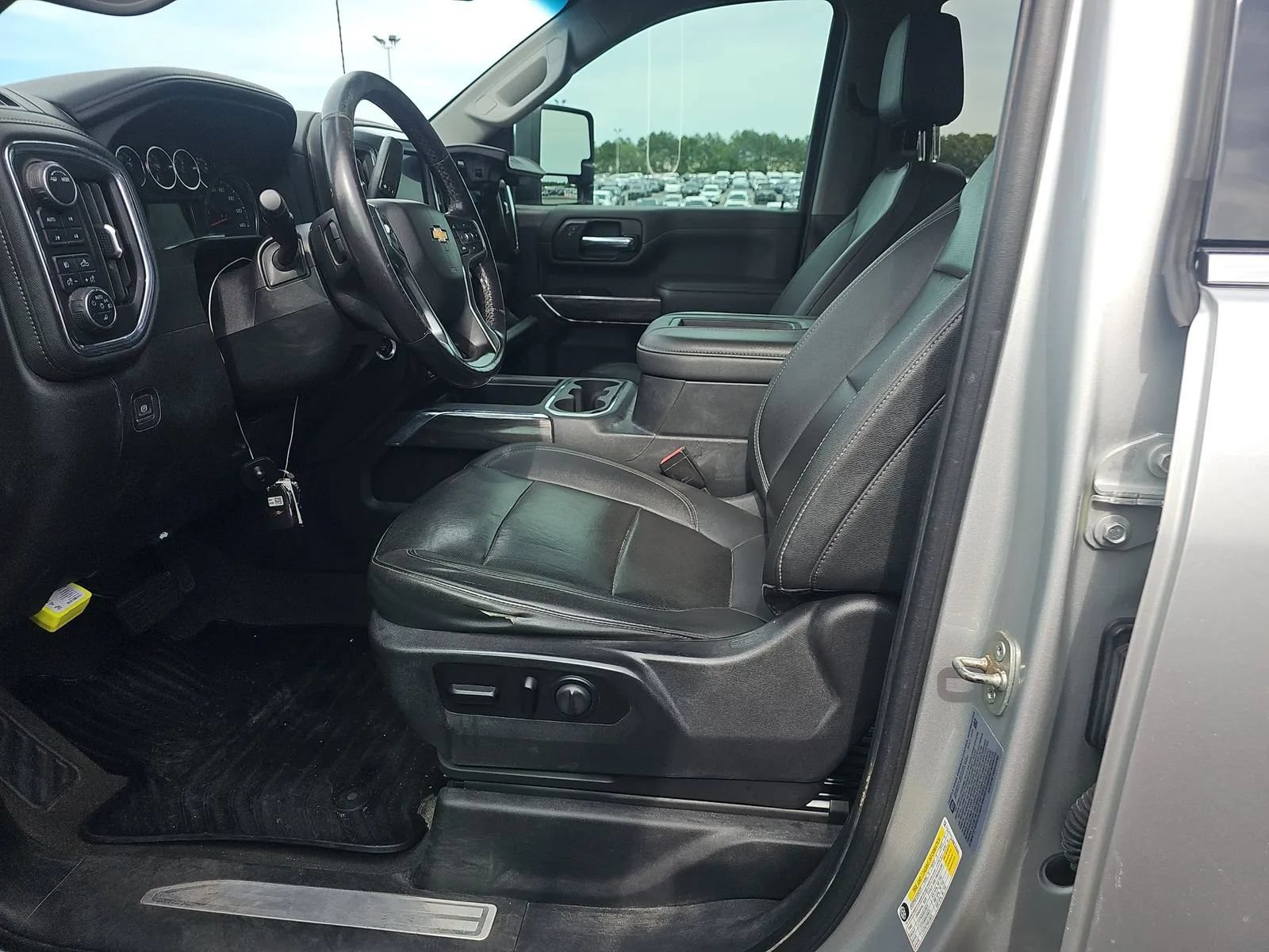 Used 2022 Chevrolet Silverado 2500 LTZ w/ LTZ Convenience Package AWD/4WD image 6