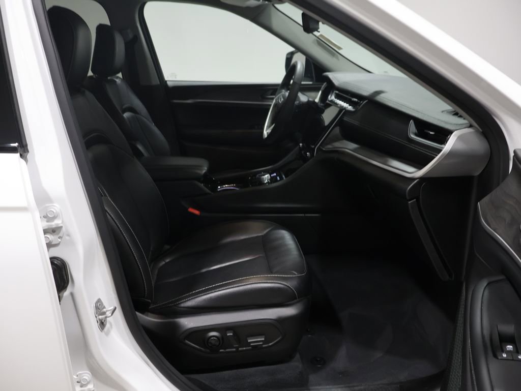 Certified 2023 Jeep Grand Cherokee Limited image 24