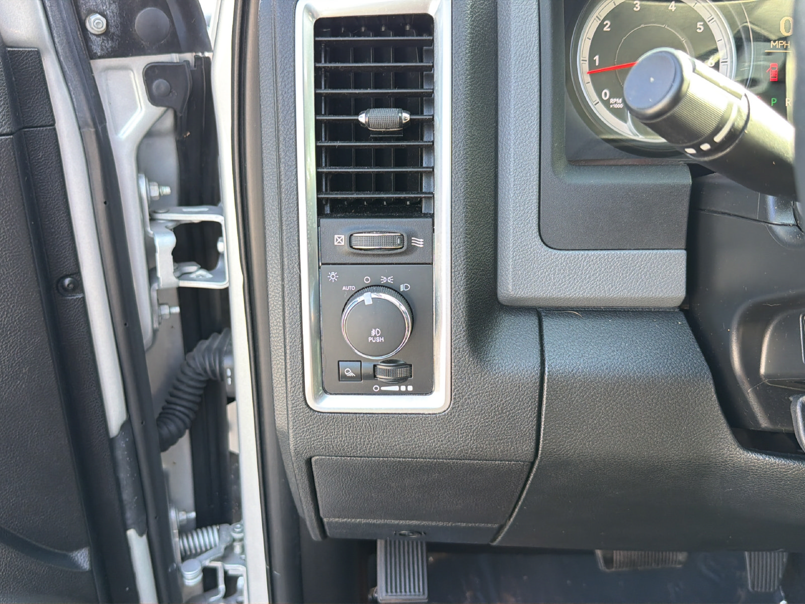 Used 2015 RAM 1500 Big Horn RWD image 21