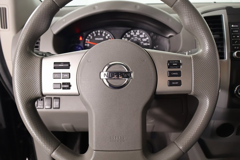 Used 2021 Nissan Frontier SV image 3