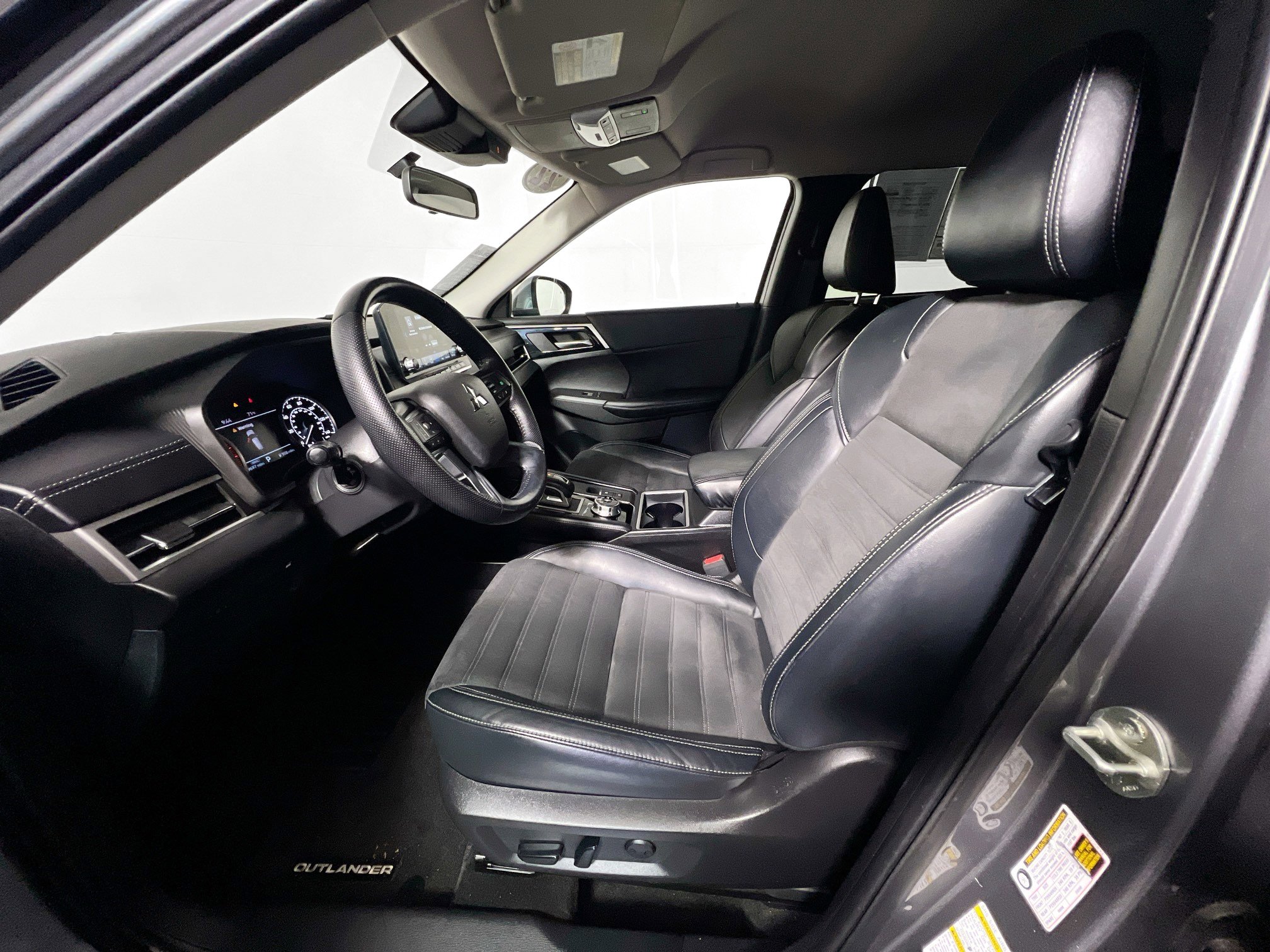 Used 2022 Mitsubishi Outlander SE image 14