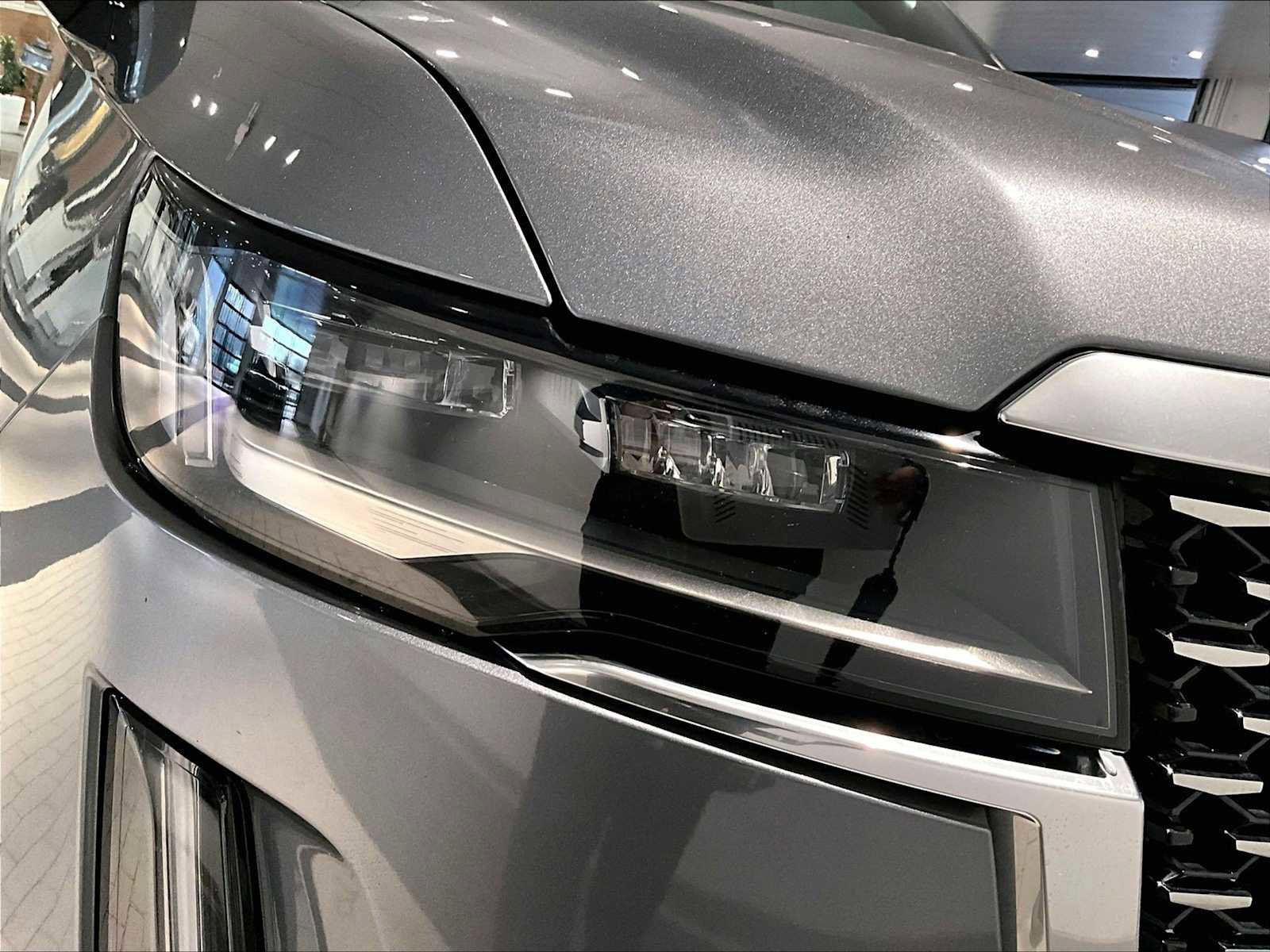 Used 2021 Cadillac Escalade ESV Premium Luxury w/ Driver Assist Tech Package image 15