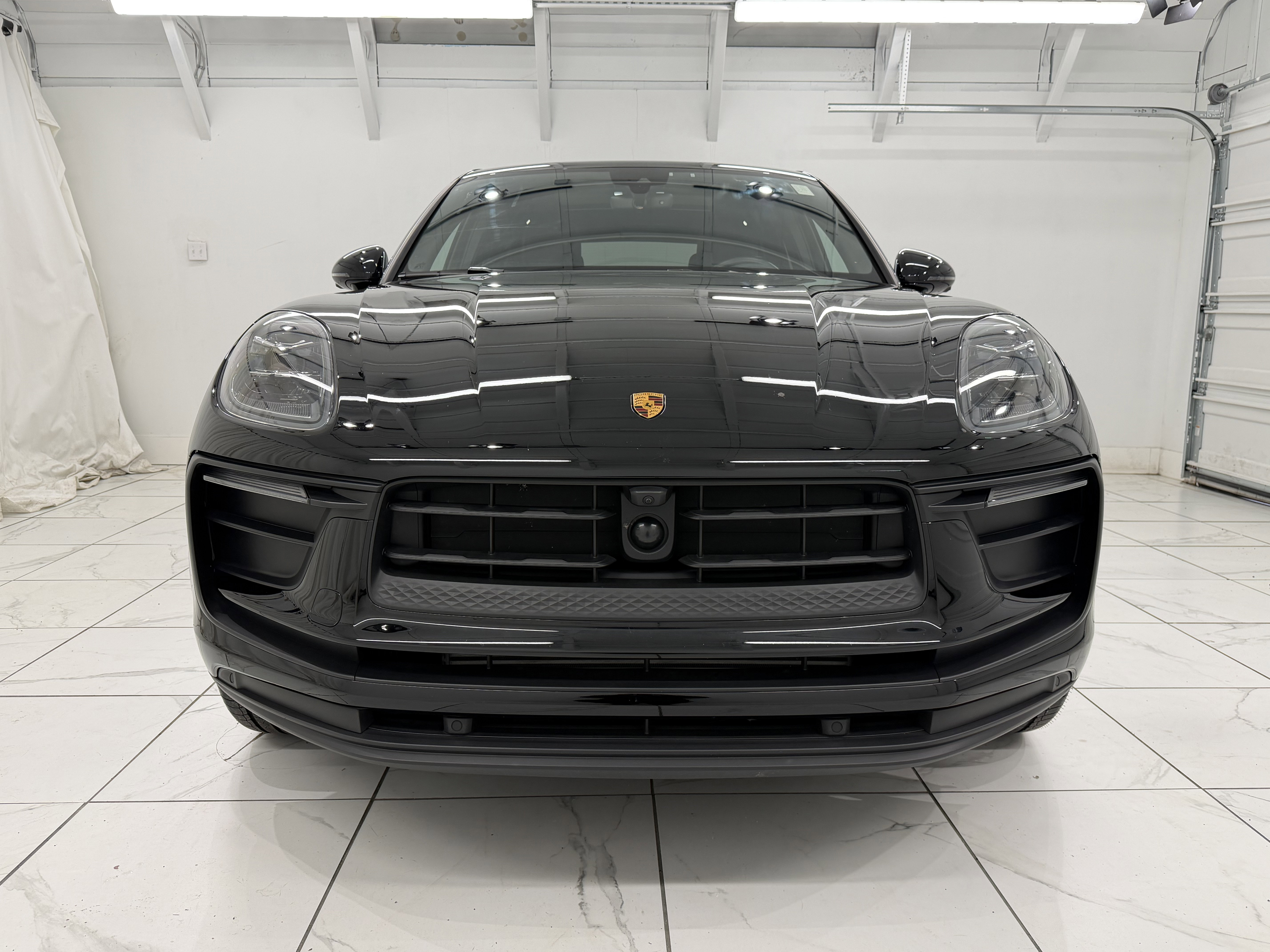Certified 2025 Porsche Macan image 9