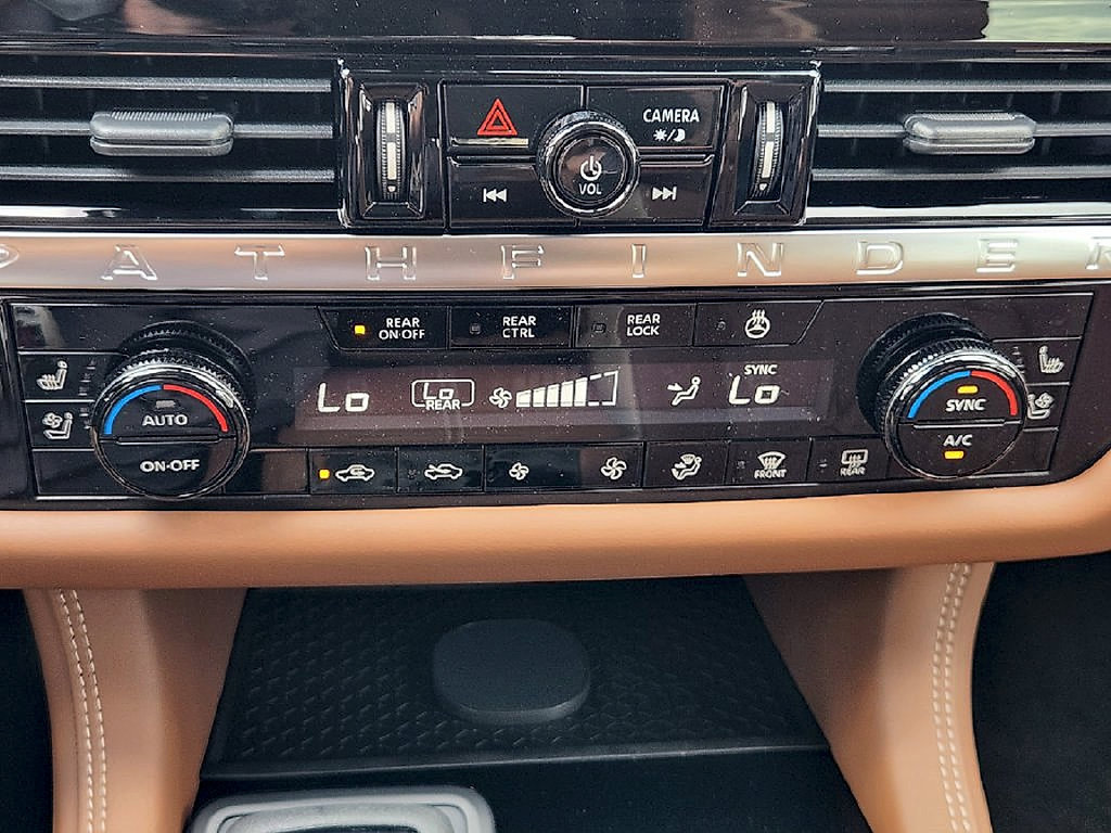 New 2026 Nissan Pathfinder Platinum w/ Accent Package FWD image 19