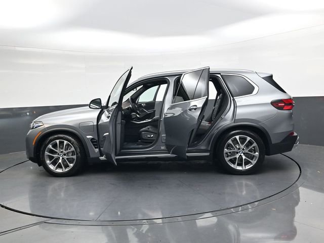 New 2026 BMW X5 xDrive50e image 38