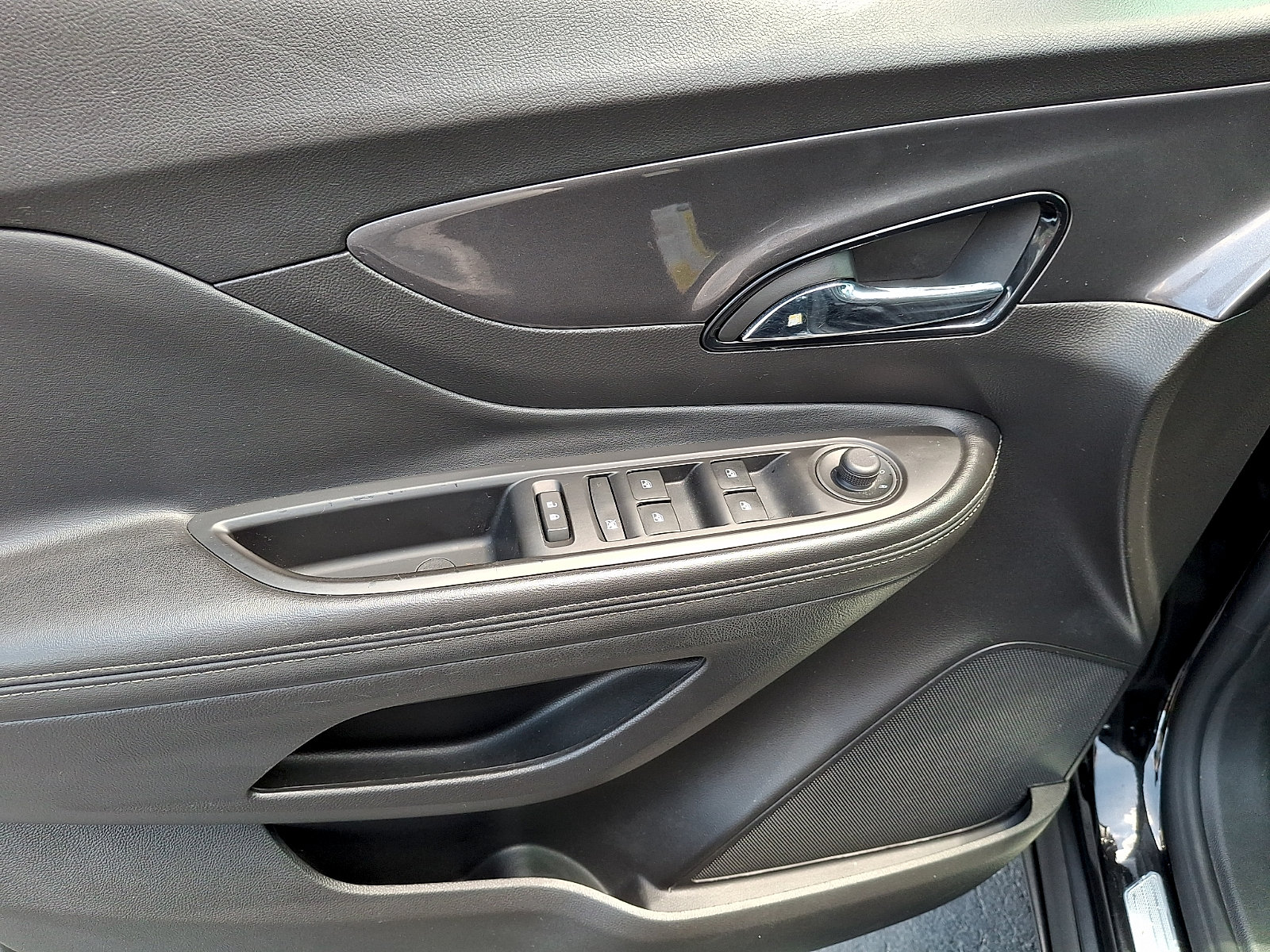 Used 2019 Buick Encore Preferred FWD image 3