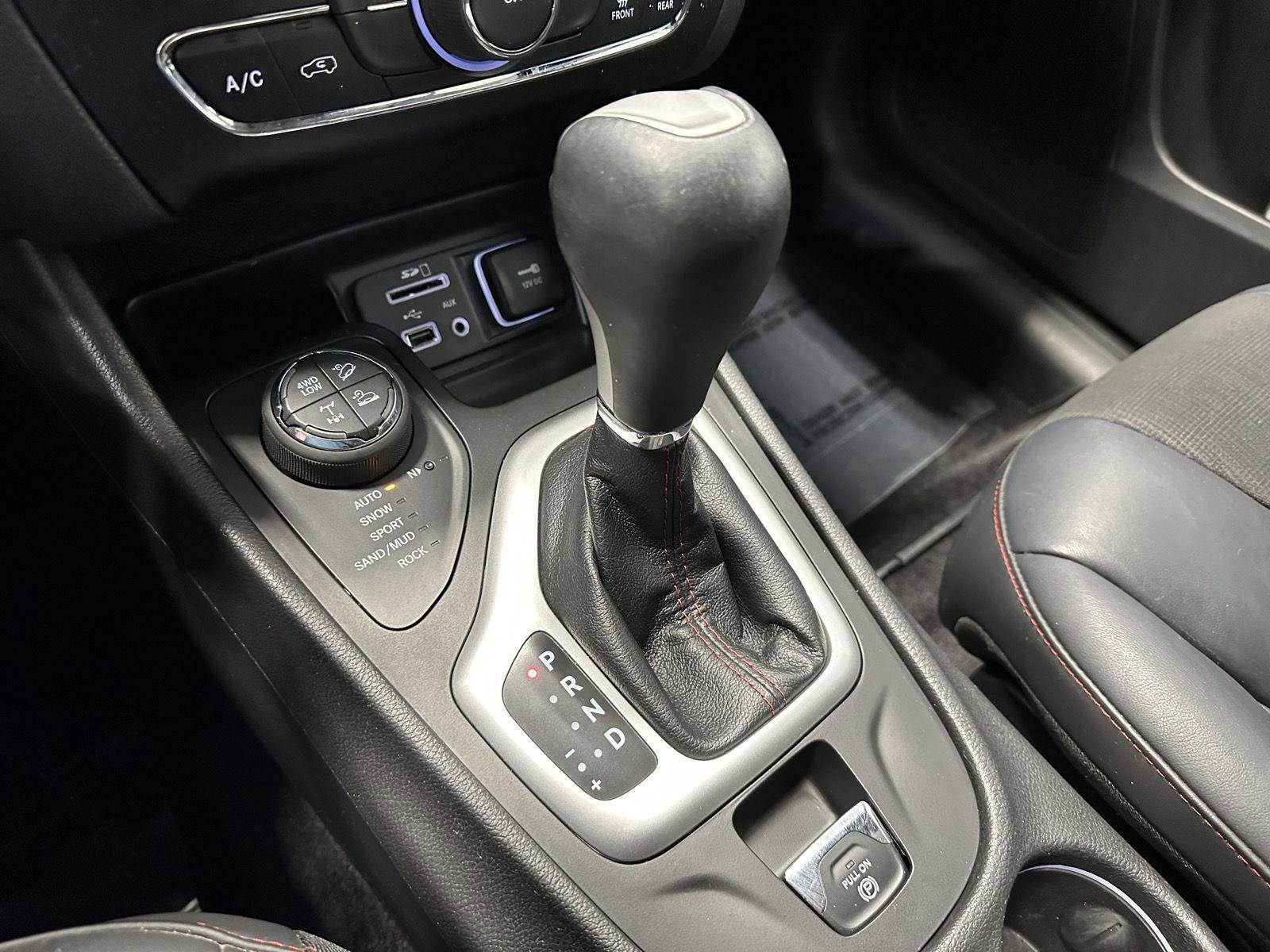 Used 2017 Jeep Cherokee Trailhawk image 23