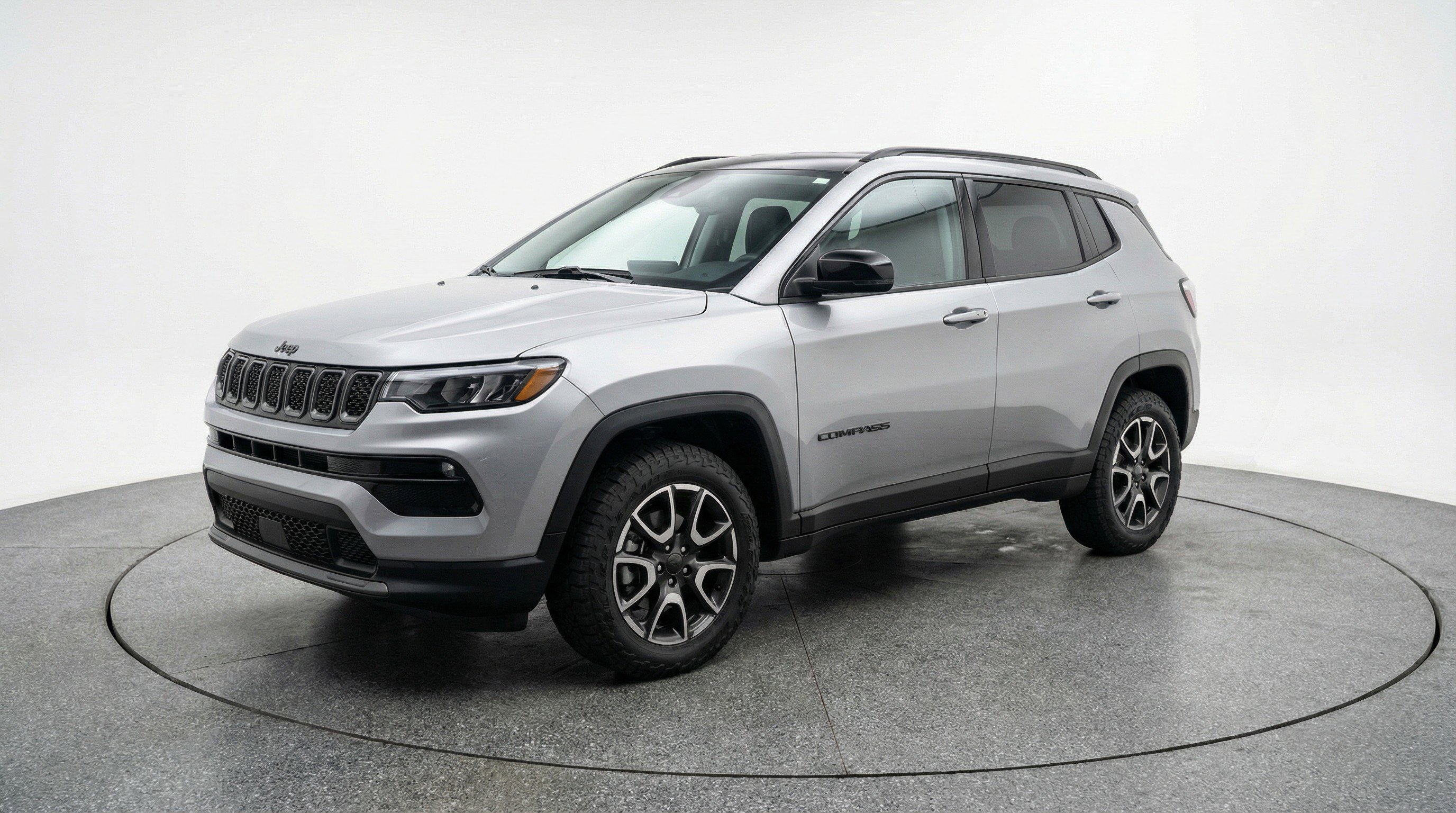 Used 2025 Jeep Compass Trailhawk image 3