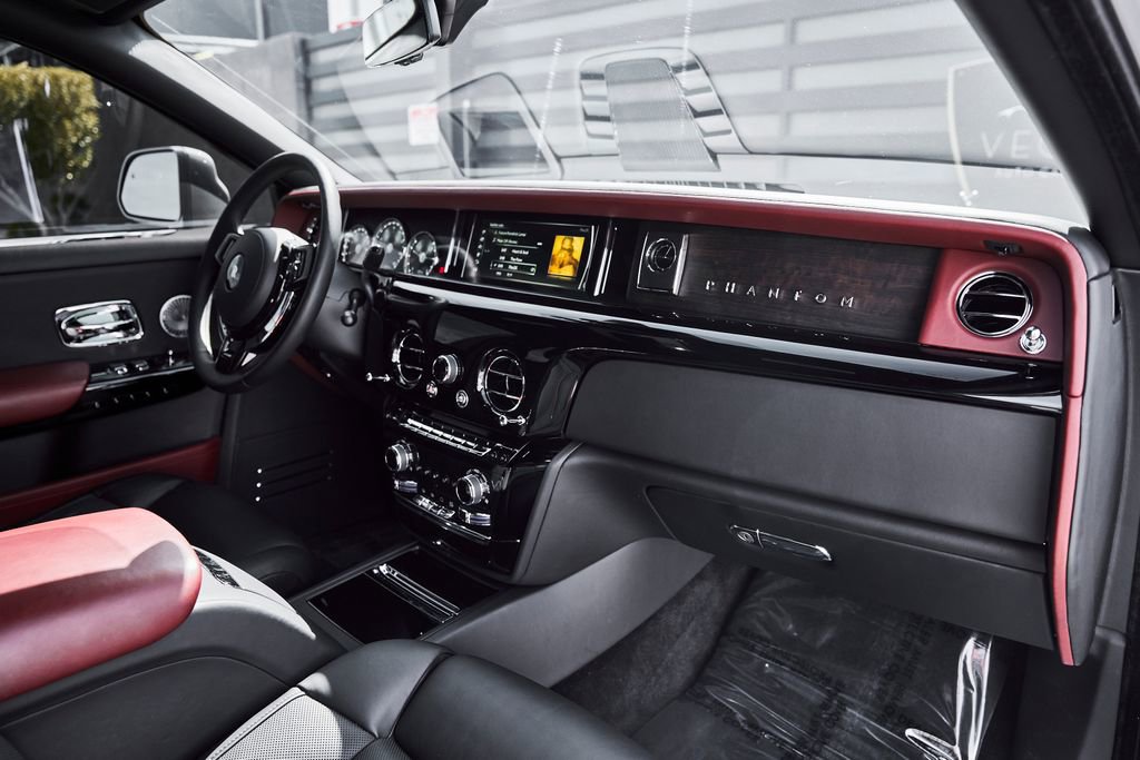 Used 2024 Rolls-Royce Phantom Sedan RWD image 56