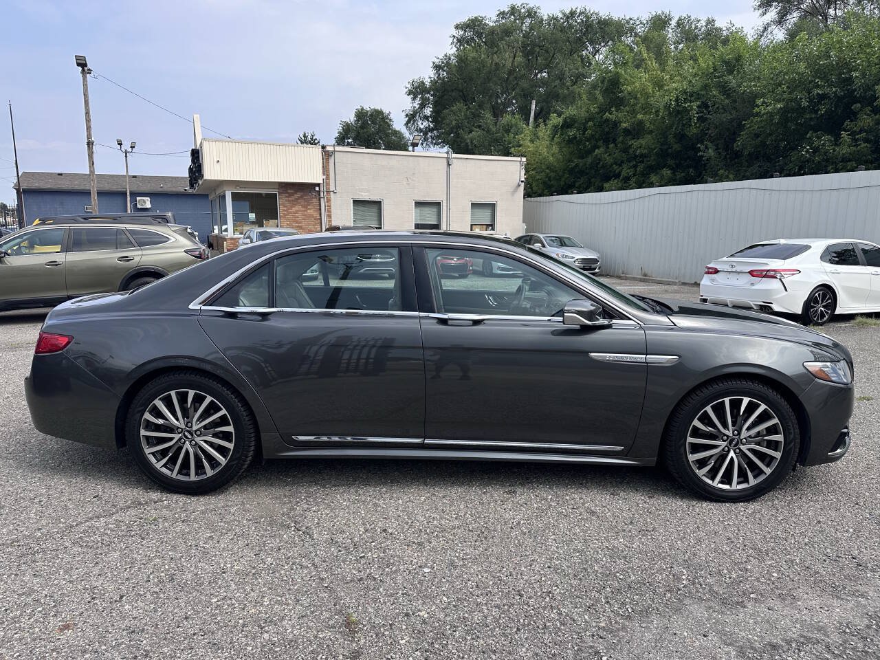 Used 2018 Lincoln Continental Select w/ Continental Climate Package FWD image 8