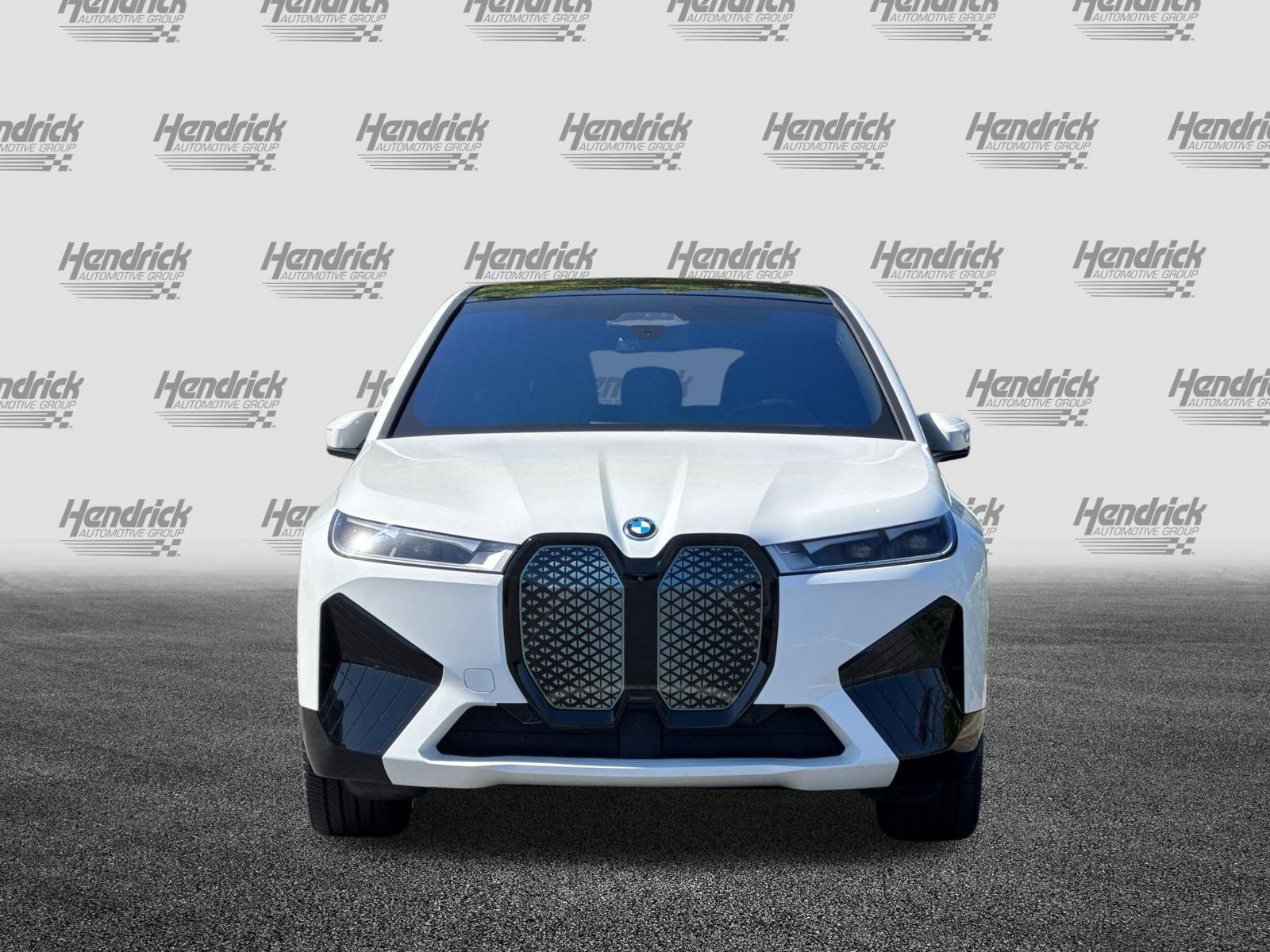 Used 2024 BMW iX xDrive50 w/ Sport Package AWD/4WD image 10
