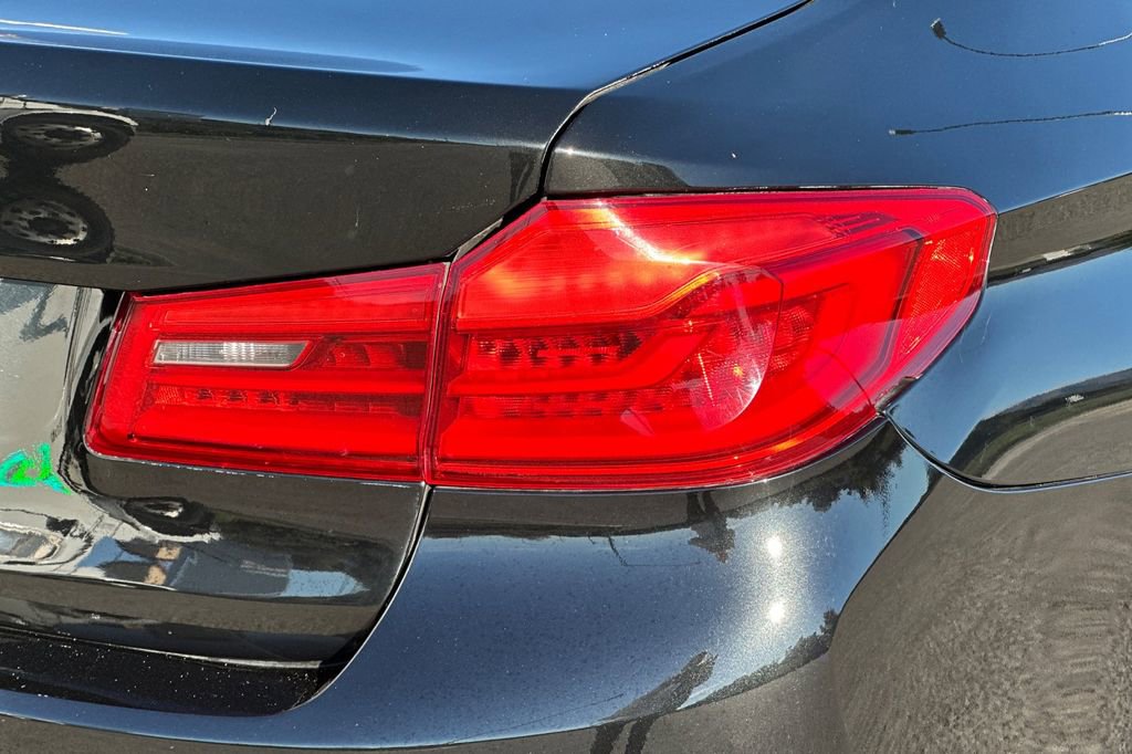 Used 2019 BMW 530e w/ M Sport Package image 33