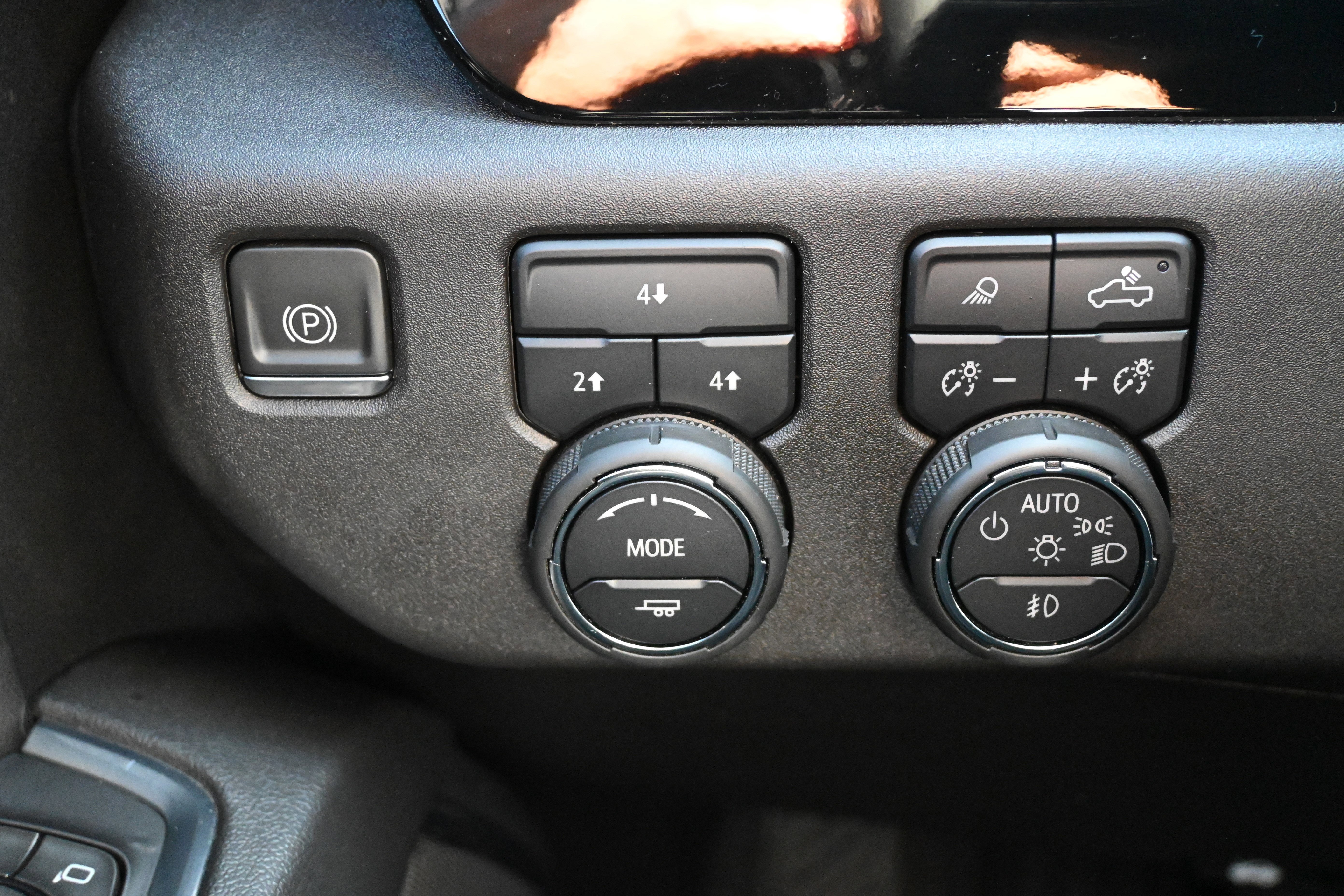 Used 2024 Chevrolet Silverado 2500 LT w/ Midnight Edition image 28