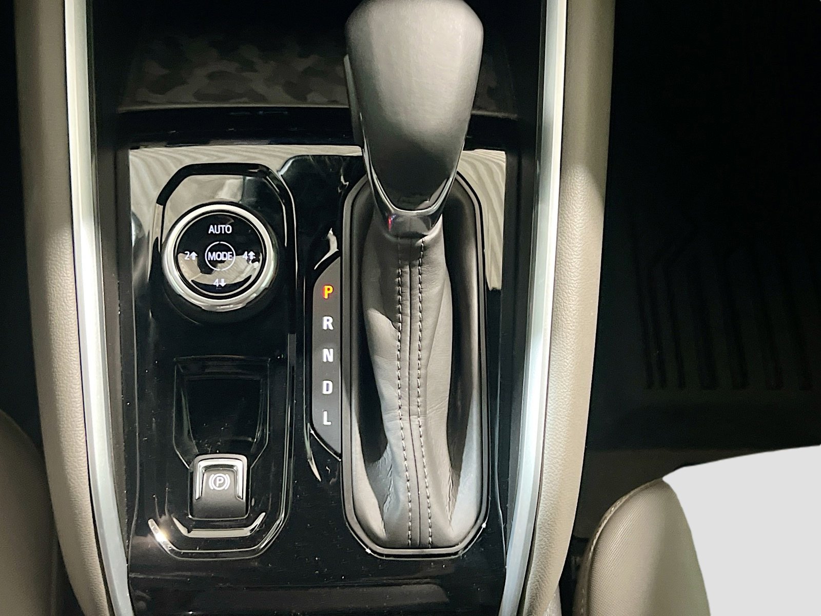 Used 2024 Chevrolet Colorado ZR2 w/ Technology Package image 12