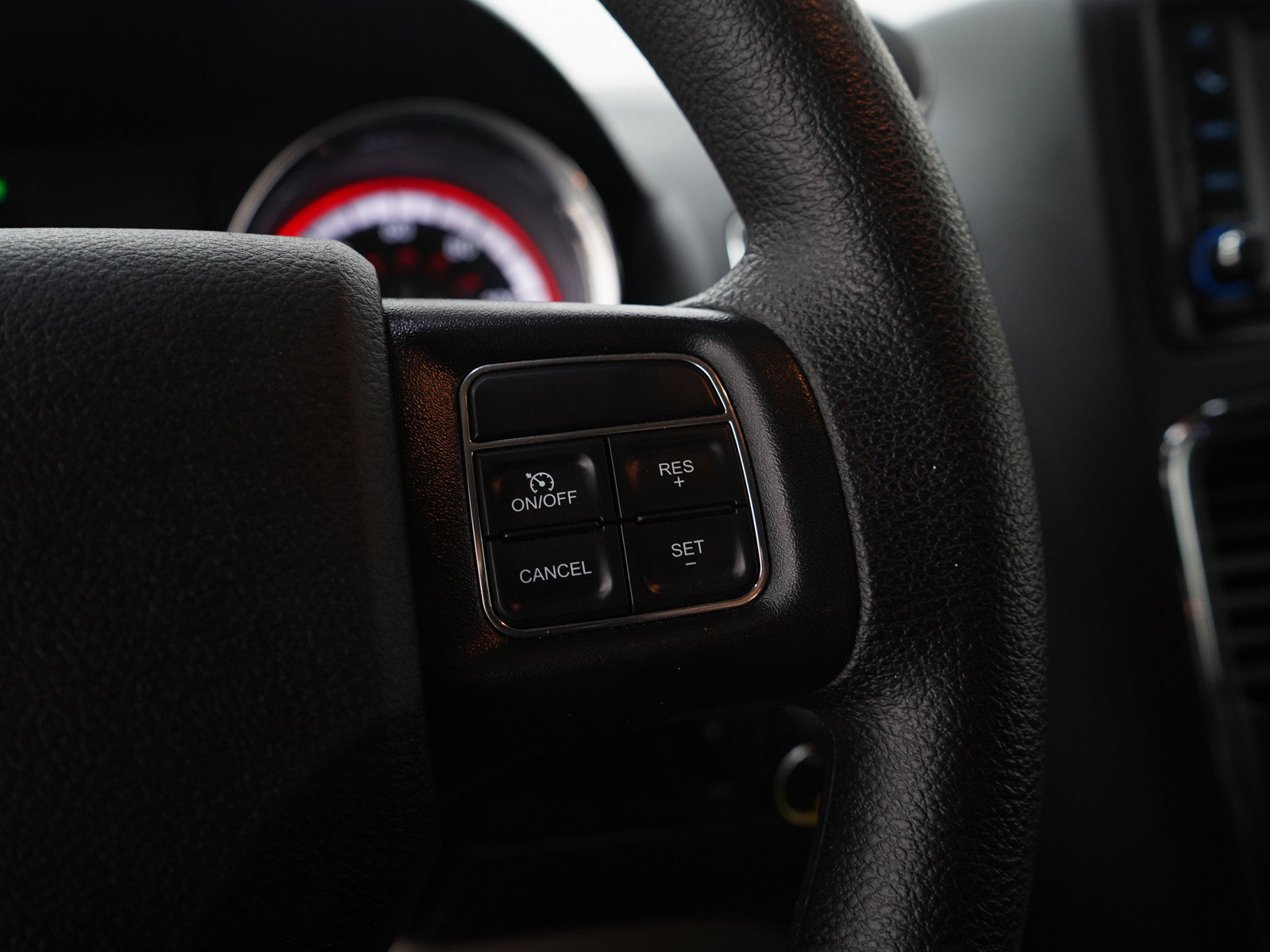 Used 2018 Dodge Grand Caravan SE FWD image 27