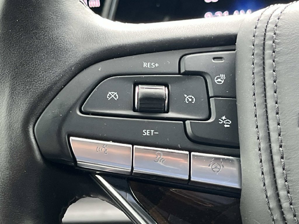 Used 2021 Cadillac Escalade Sport Platinum w/ LPO, ONYX Package AWD/4WD image 41