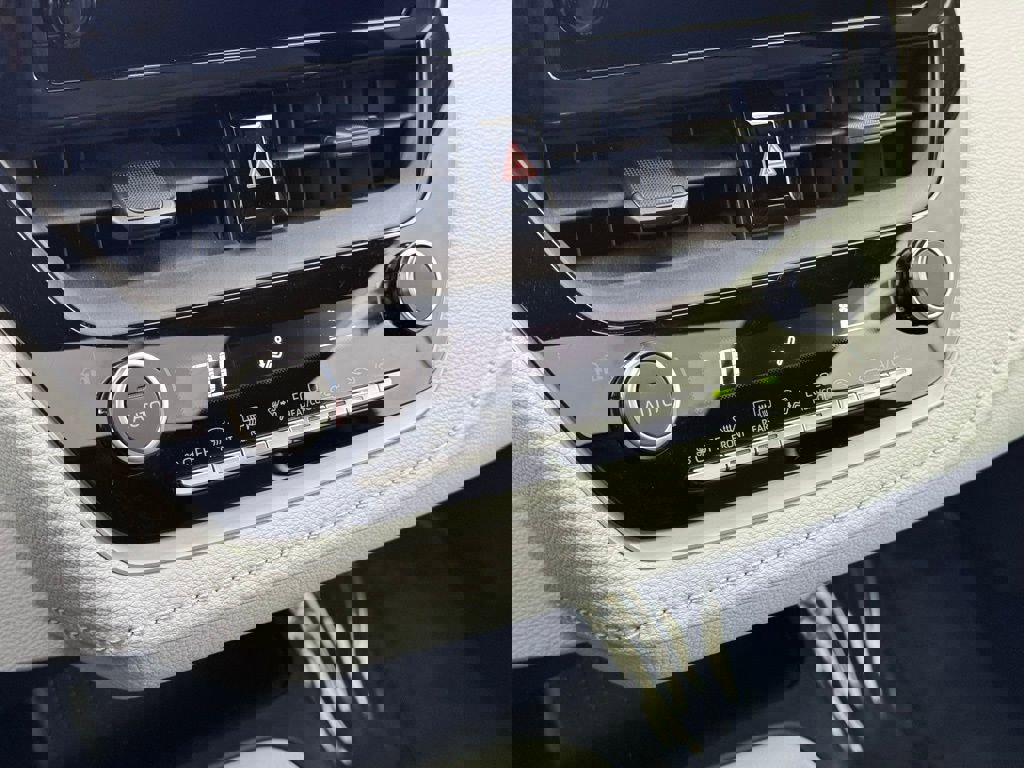 Used 2023 Toyota Corolla SE w/ SE Premium Package image 33