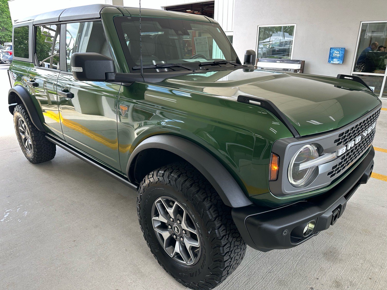Certified 2025 Ford Bronco Badlands AWD/4WD image 9