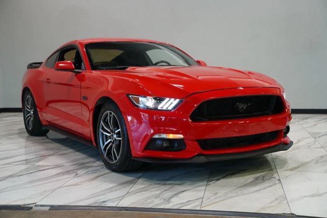 Used 2015 Ford Mustang GT RWD image 3
