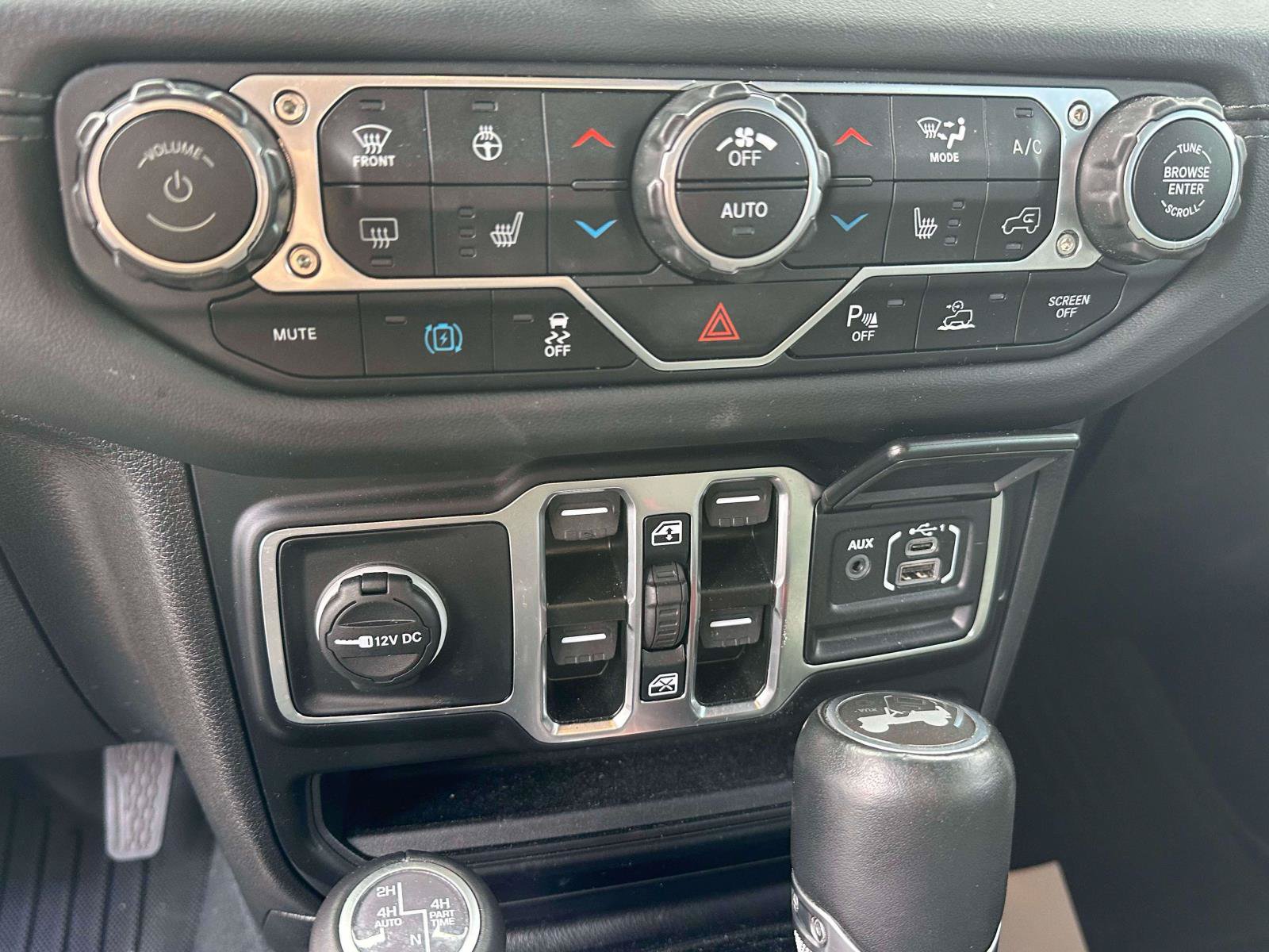 Used 2024 Jeep Wrangler High Altitude AWD/4WD image 25