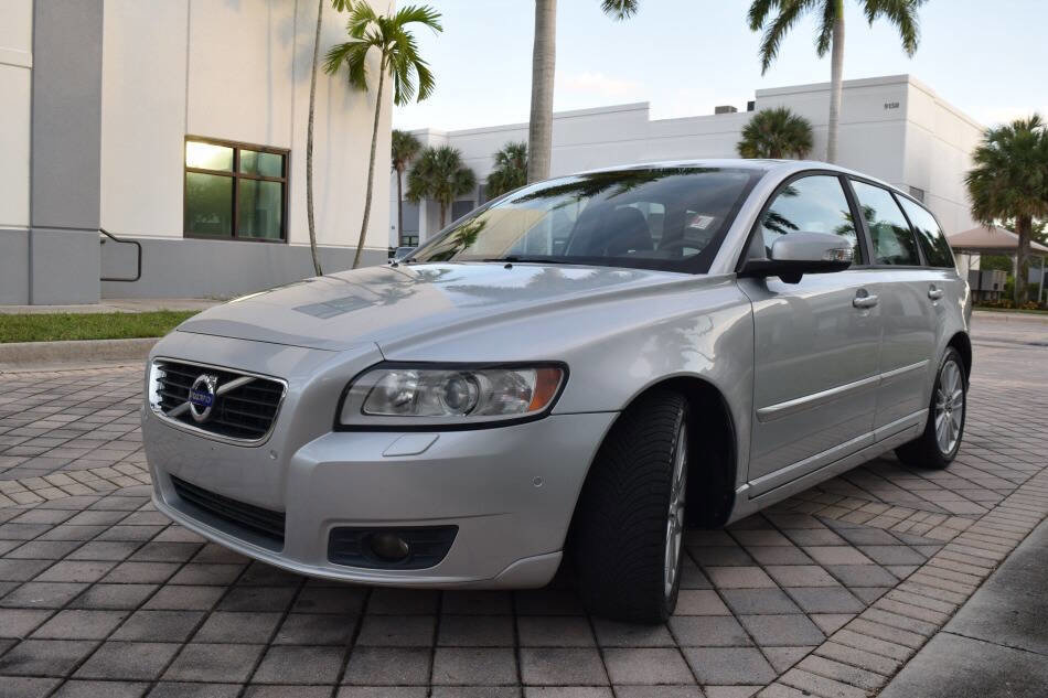 Used 2011 Volvo V50 T5 image 2