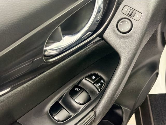 Used 2018 Nissan Rogue S image 17