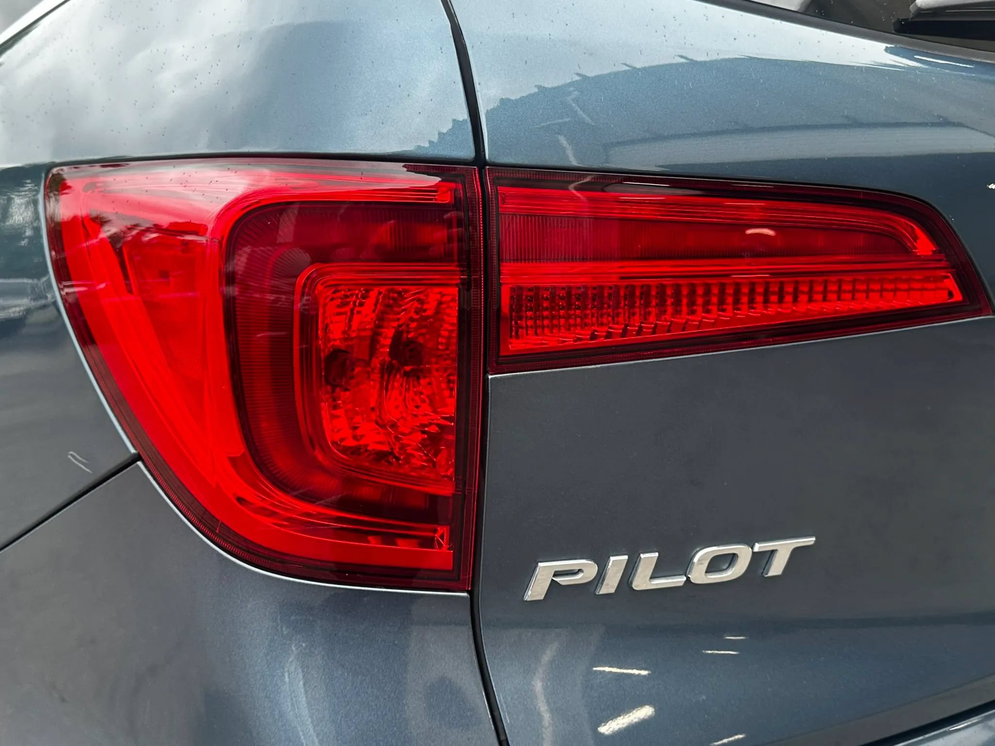 Used 2018 Honda Pilot Touring image 19