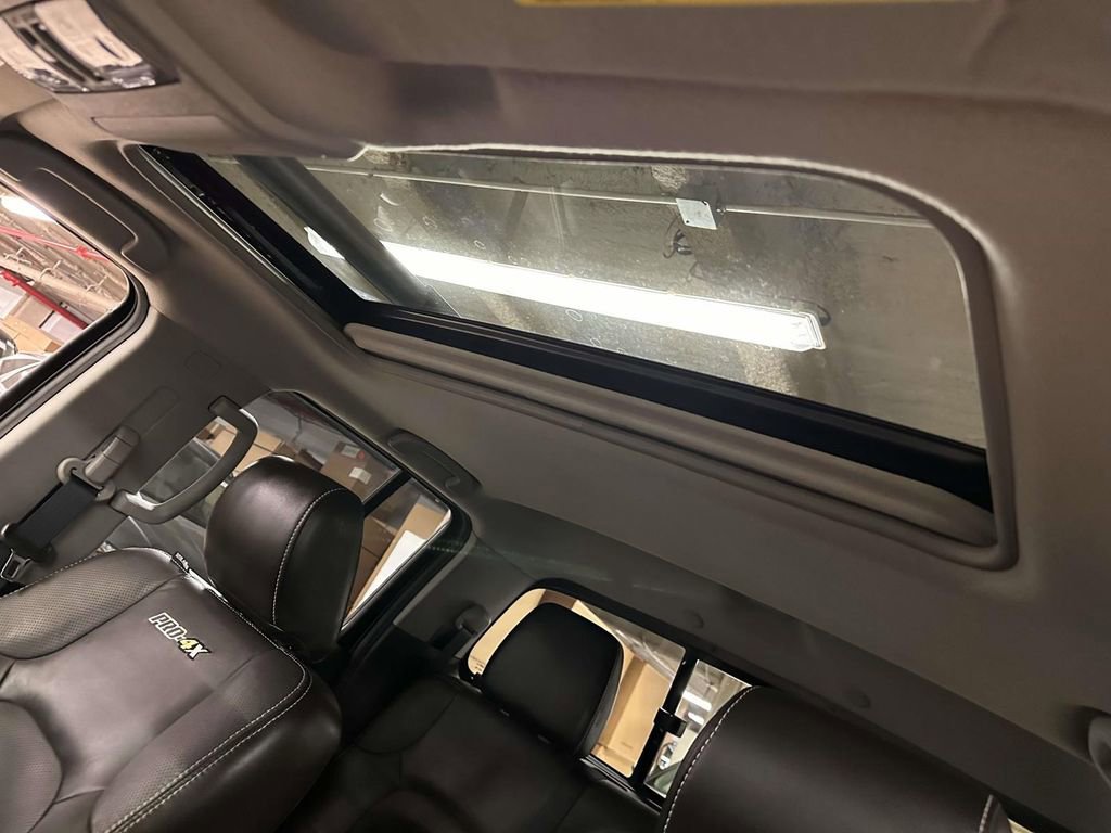 Used 2018 Nissan Frontier PRO-4X w/ Pro-4x Luxury Package image 15