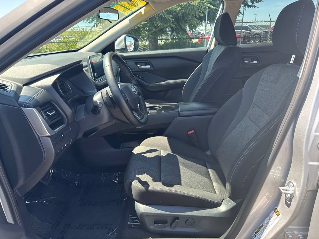 Used 2025 Nissan Rogue SV FWD image 13