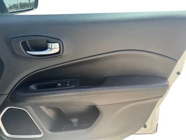Used 2021 Jeep Compass Latitude FWD image 15