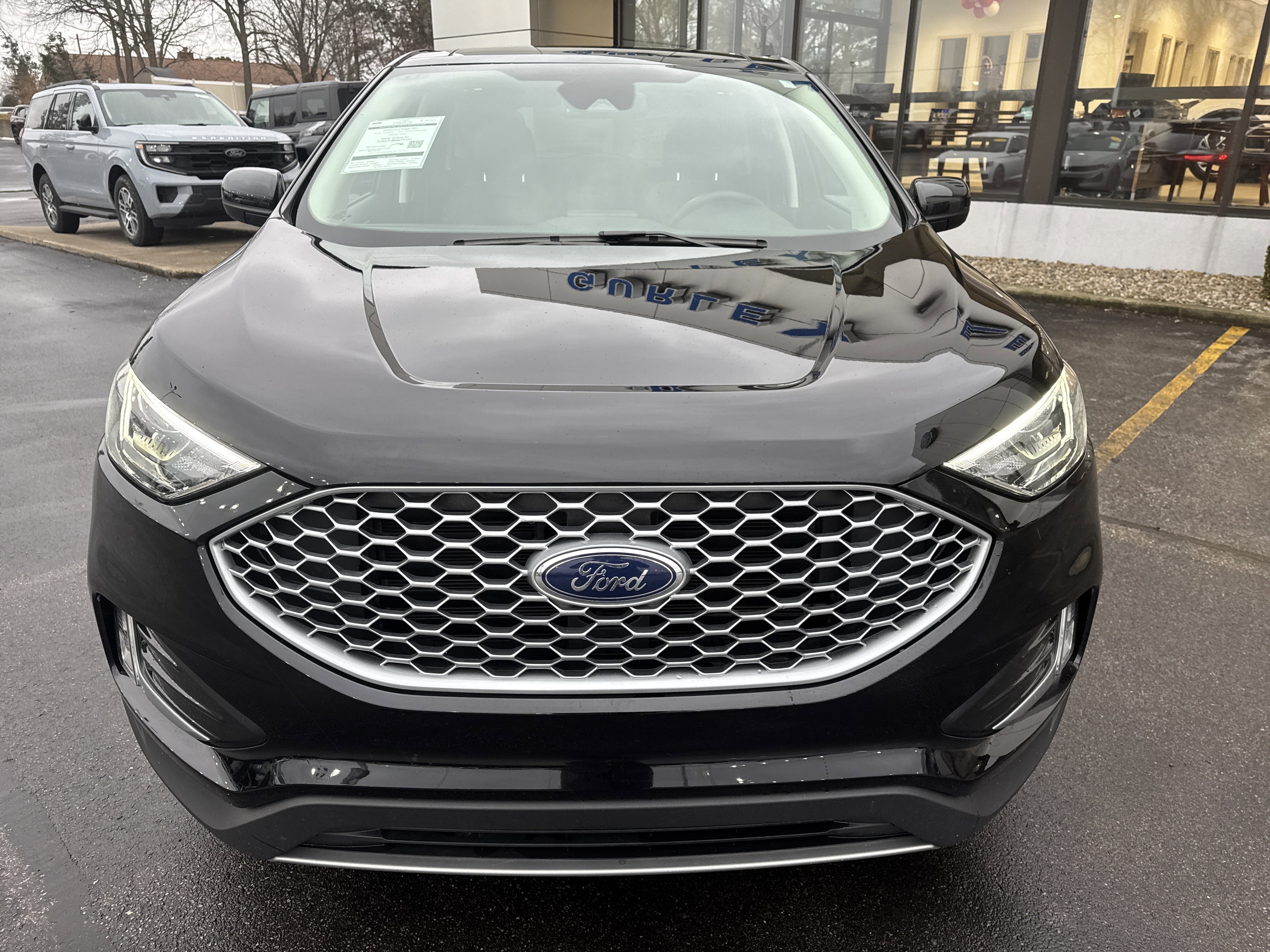 Used 2024 Ford Edge SEL w/ Convenience Package image 2