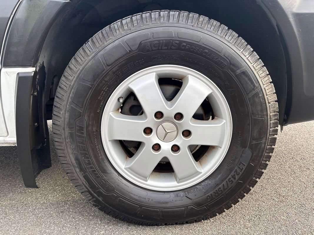 Used 2015 Mercedes-Benz Sprinter 2500 image 40