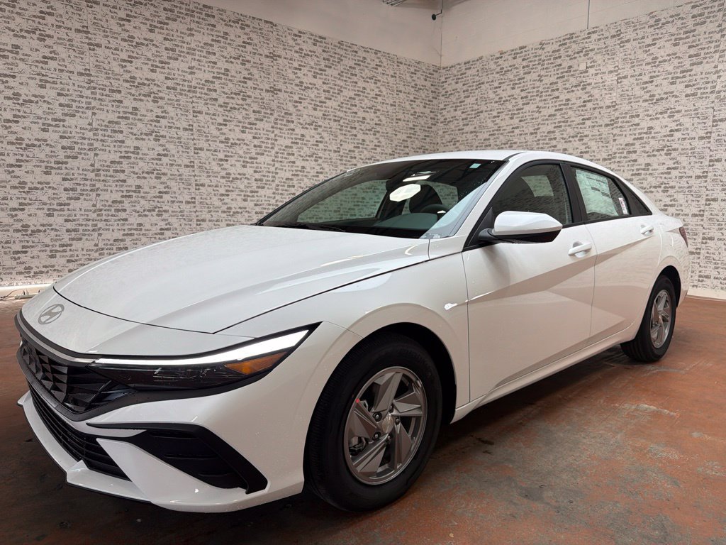 New 2026 Hyundai Elantra SE FWD image 3