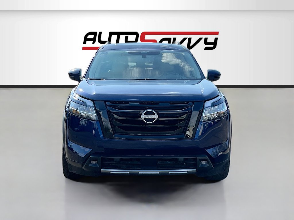 Used 2022 Nissan Pathfinder Platinum w/ Lighting Package (N93) FWD image 2
