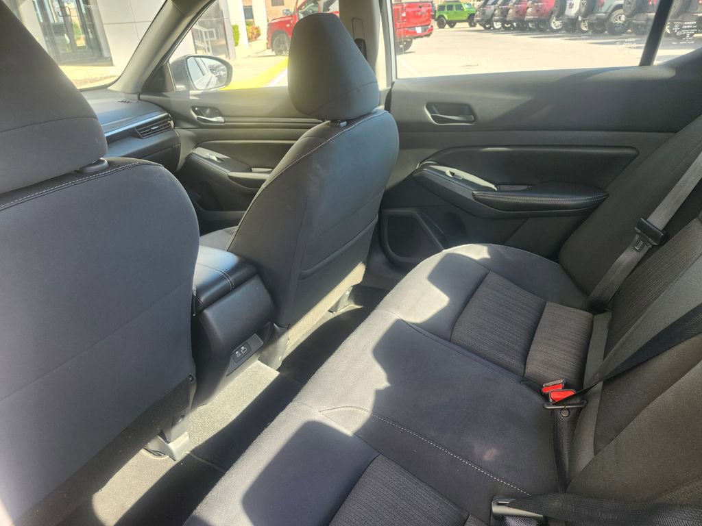 Used 2024 Nissan Altima 2.5 SV image 7