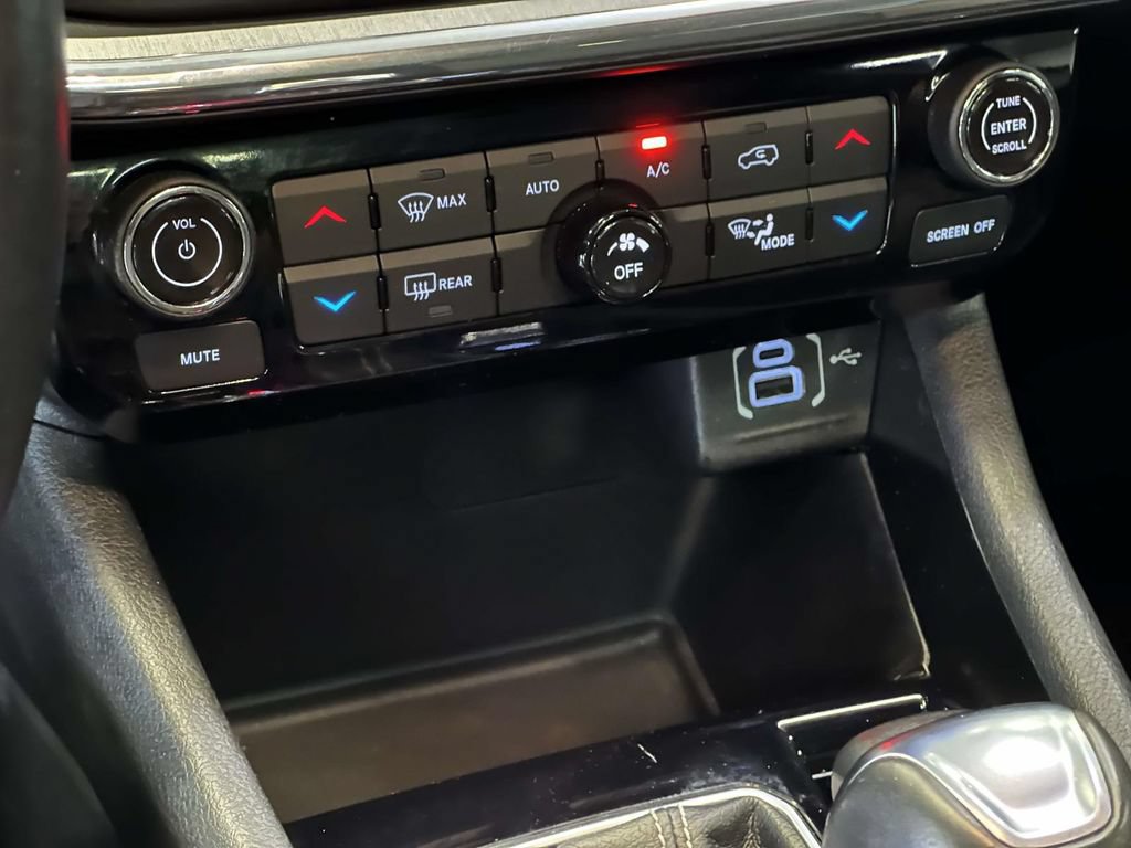 Used 2022 Jeep Compass High Altitude AWD/4WD image 31