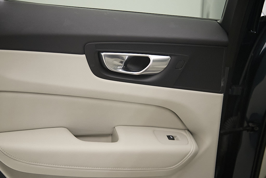 Certified 2026 Volvo XC60 B5 Ultra AWD/4WD image 22