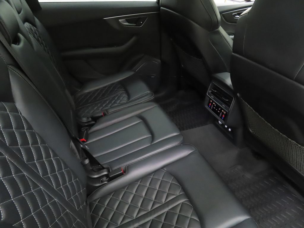 Used 2020 Audi SQ7 Premium Plus w/ SQ7 Black Optic Package AWD/4WD image 24