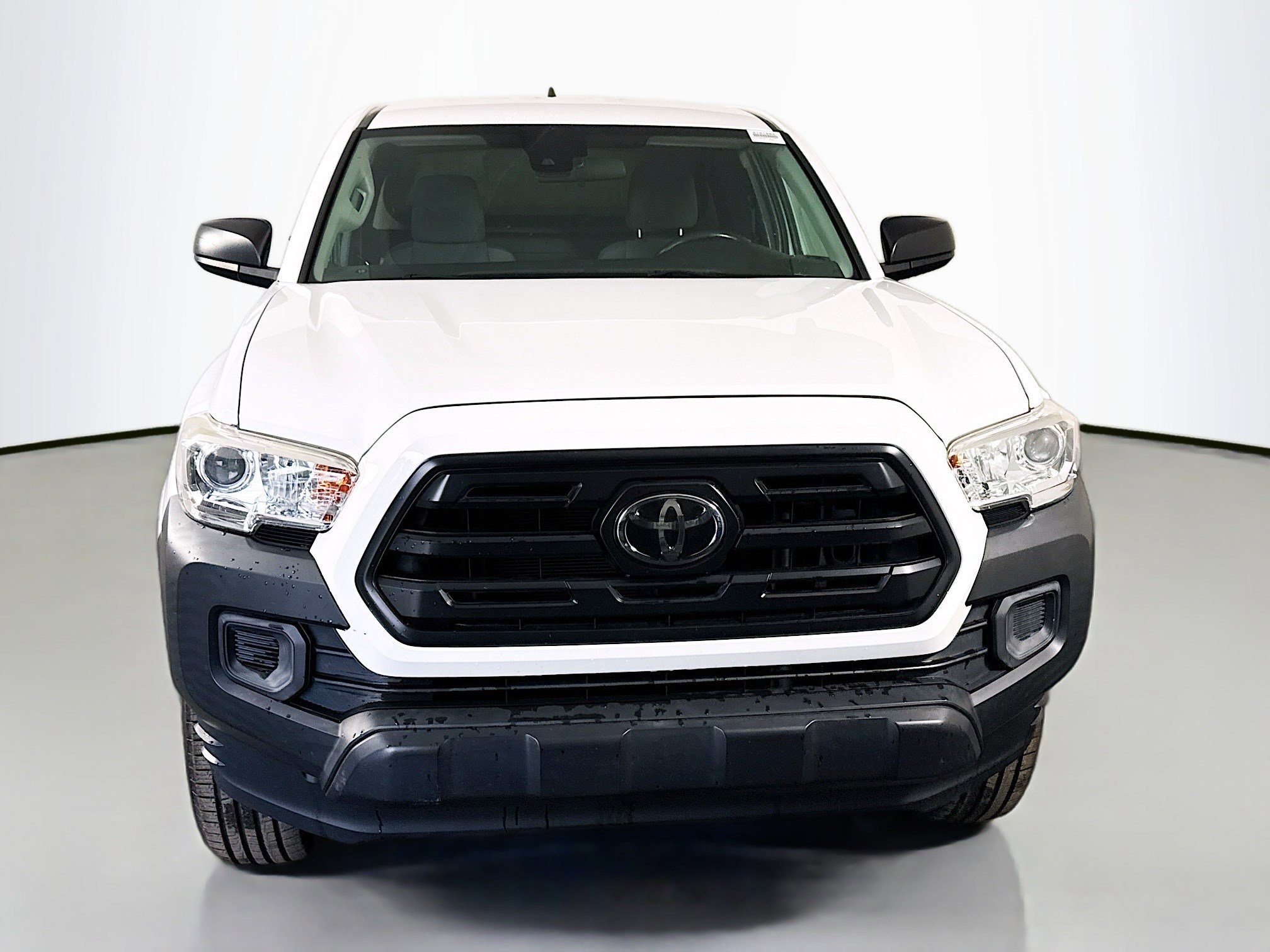 Used 2019 Toyota Tacoma SR image 2