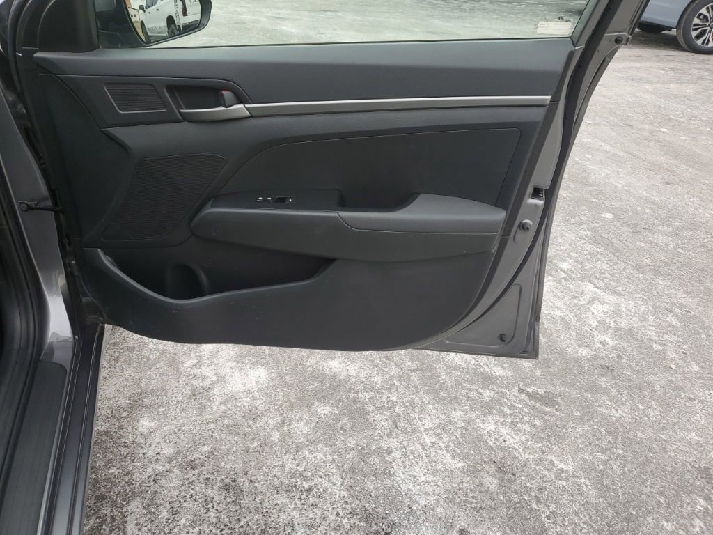 Used 2018 Hyundai Elantra SE image 29