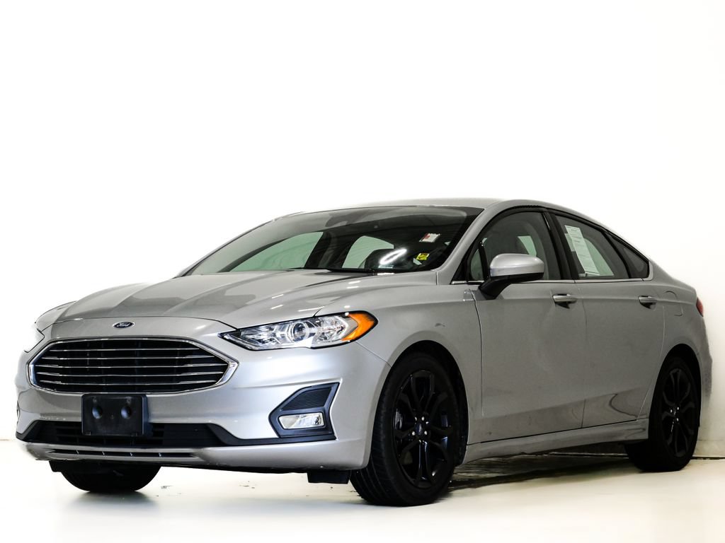 Used 2020 Ford Fusion SE w/ Equipment Group 151A FWD image 3