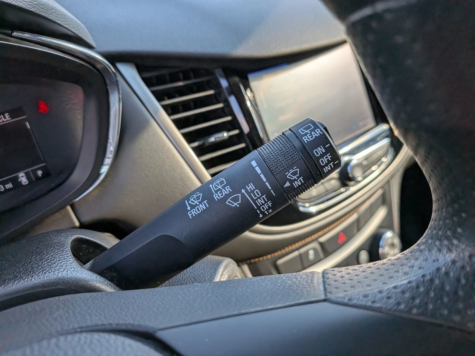 Used 2020 Chevrolet Trax LT FWD image 43