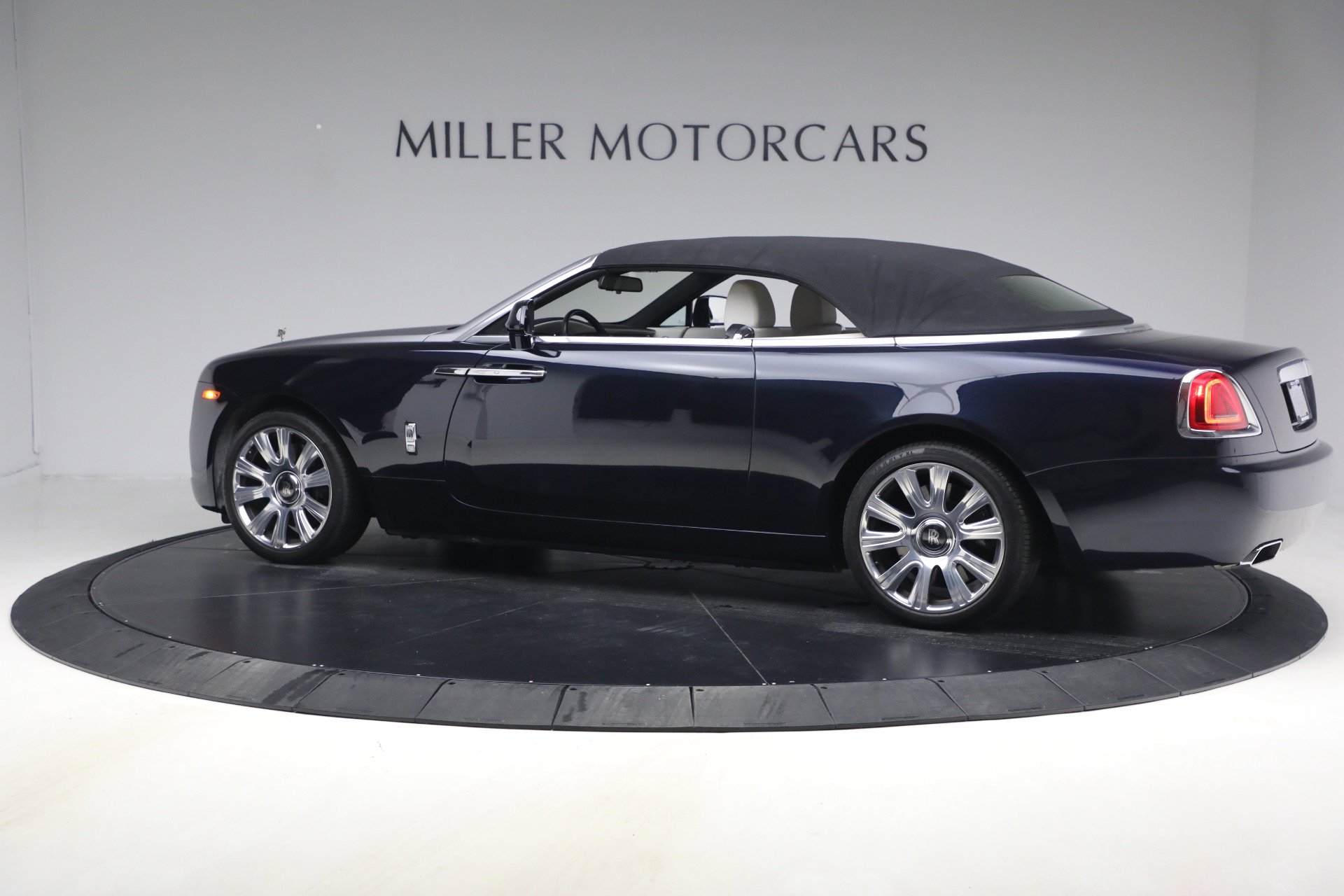 Certified 2017 Rolls-Royce Dawn image 24