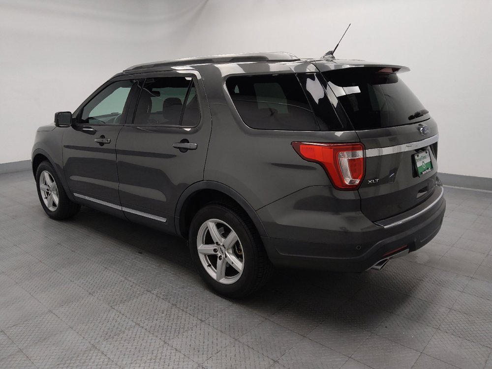 Used 2018 Ford Explorer XLT w/ Equipment Group 202A FWD image 3