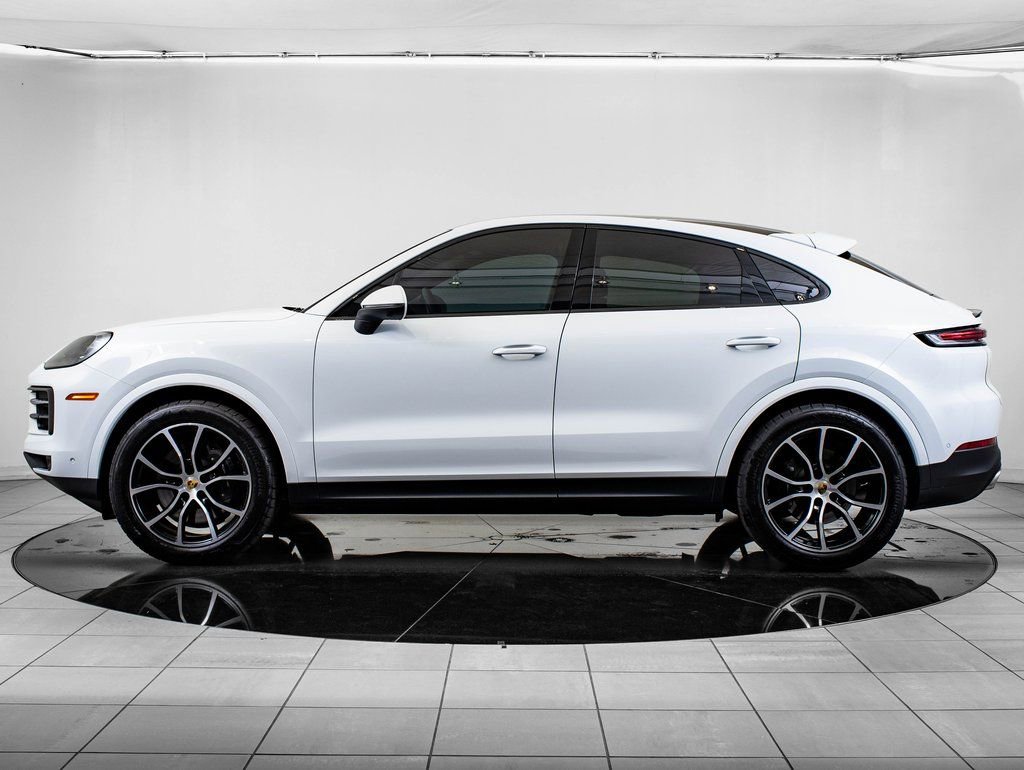 Certified 2024 Porsche Cayenne Coupe AWD/4WD image 2