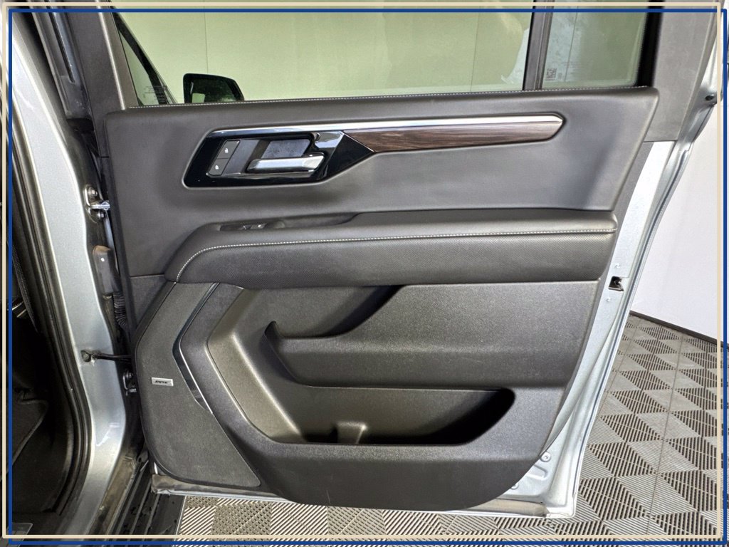 Certified 2025 Chevrolet Suburban Premier AWD/4WD image 38