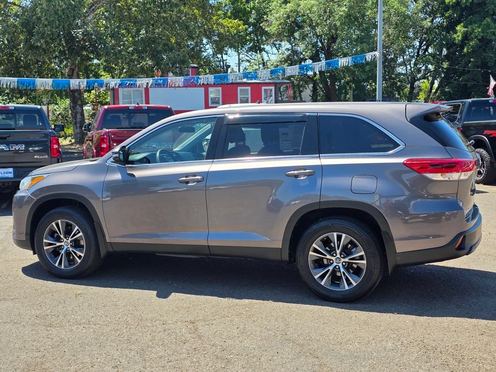 Used 2019 Toyota Highlander LE AWD/4WD image 30