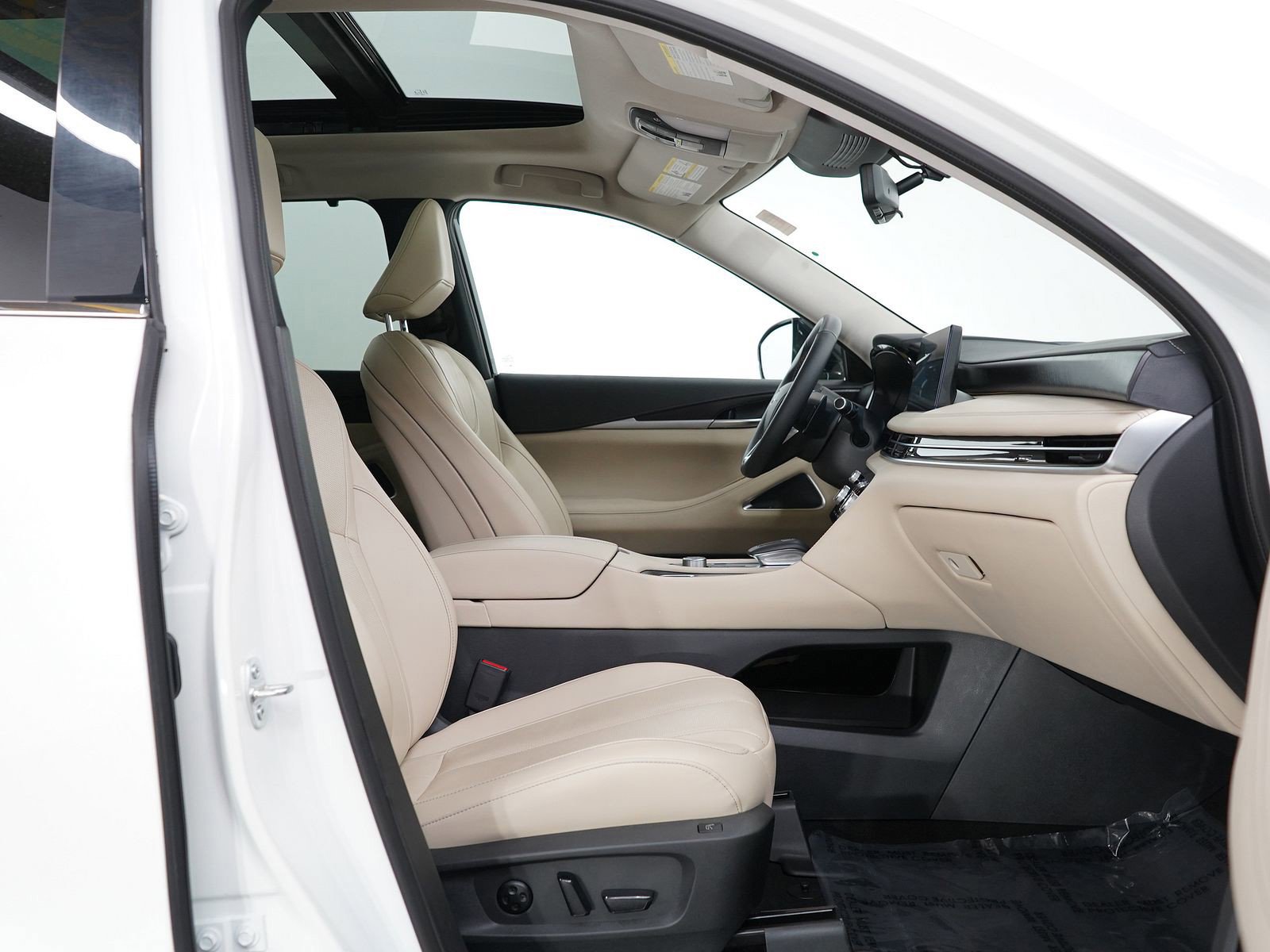 Used 2024 INFINITI QX60 Sensory image 11